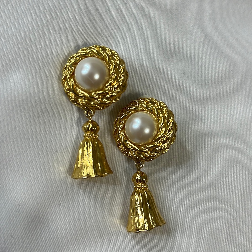 *VINTAGE* Marvella costume jewelry clip-on earrings